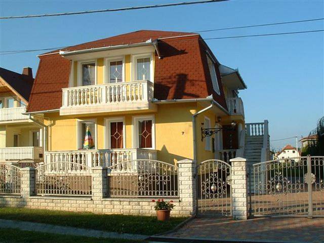 Ferienwohnung für 4 Personen, mit Ausblick und Garten in Zalakaros