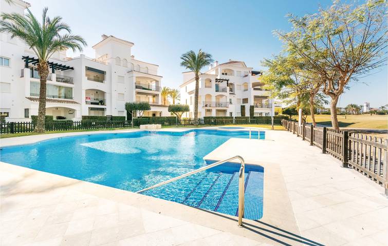 Apartamento vacacional entero, Apartamento con terraza junto a la piscina, a 300 m de Black Olive in Torre-Pacheco, Costa Cálida