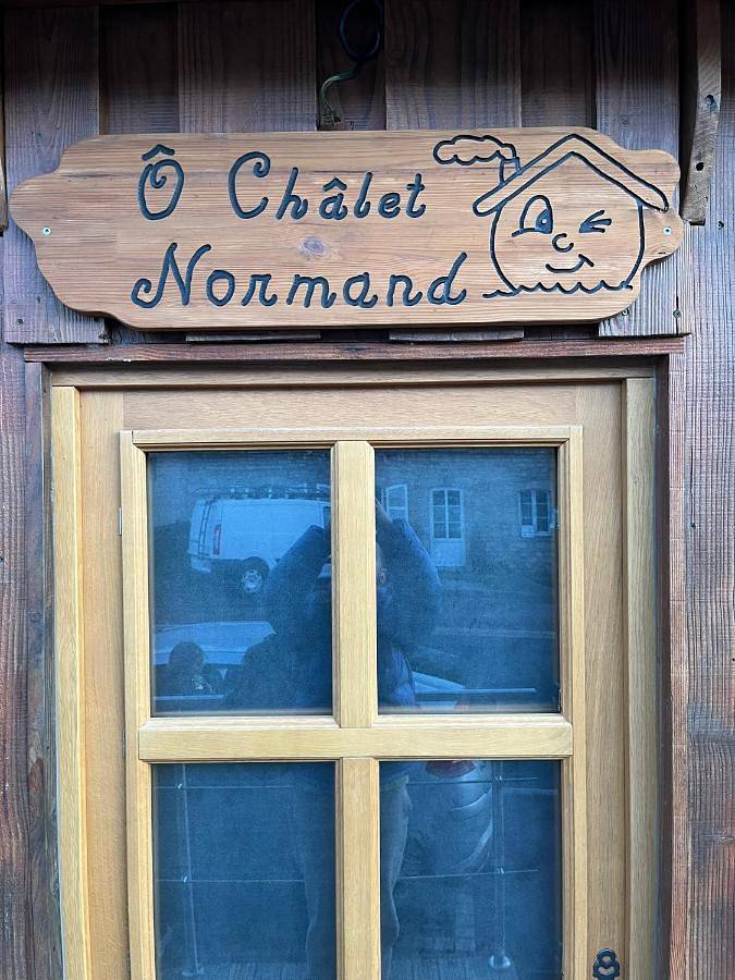 Chalet pour 3 personnes, avec jardin ainsi que jacuzzi et terrasse, animaux acceptés