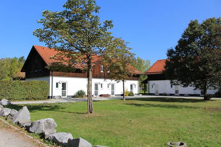 Ganze Wohnung, Ferienwohnung Wild West - Gemütliche Ferienwohnung (65qm) im Wild West Stil mit Terrasse in Eging am See, Ostbayern