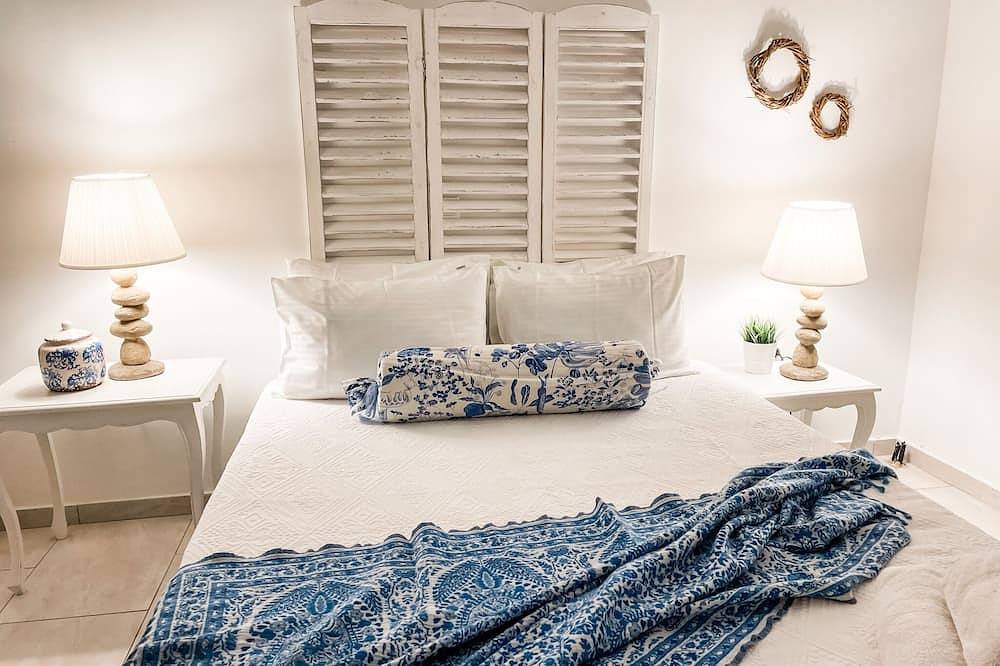 Entire apartment, Superior Villa for 2 Sea&Sunrise view few steps from the Cliffs in Firostefani, Thera