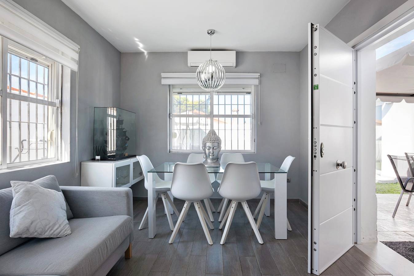 Casa de vacaciones 'La Perla' con piscina, jardín y Wi-Fi in Los Gallos-Cerromolino, Chiclana de la Frontera