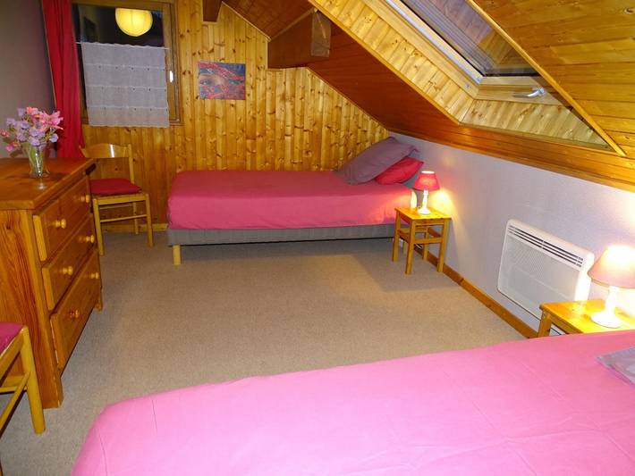 Gîte pour 4 personnes, avec jardin ainsi que piscine et balcon à Albiez-Montrond - 3