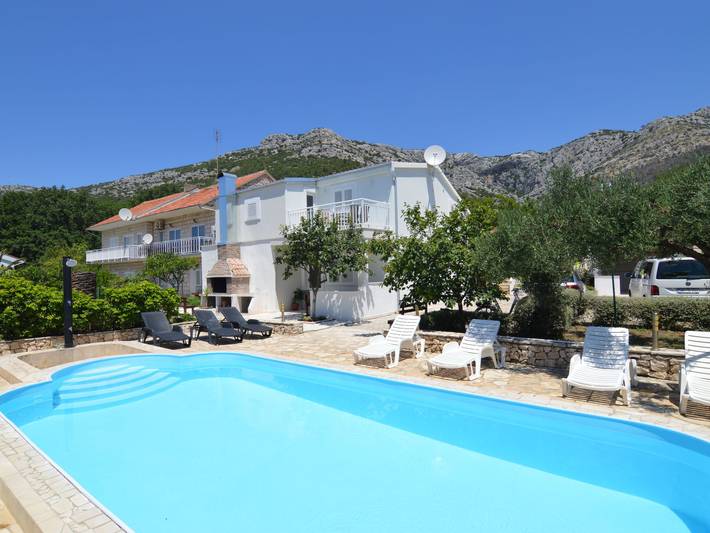 Vacation rental for 4 people, with yard and terrace, with pets in Croatia