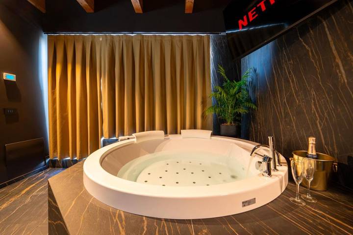 Location de vacances pour 2 personnes, avec jacuzzi et balcon à Acquaviva delle Fonti - 3