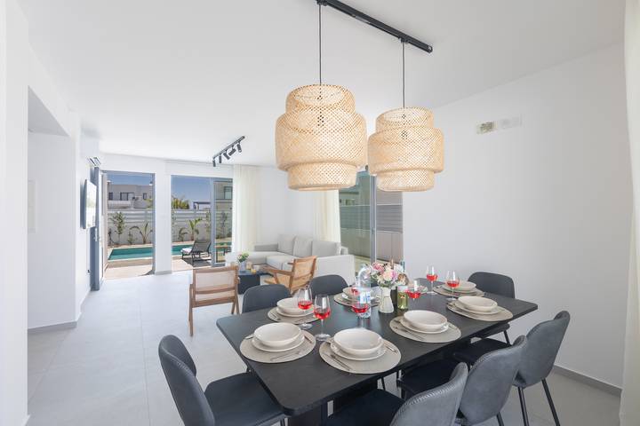 Location de vacances pour 8 personnes, avec Balcon ainsi que Terrasse et Jardin