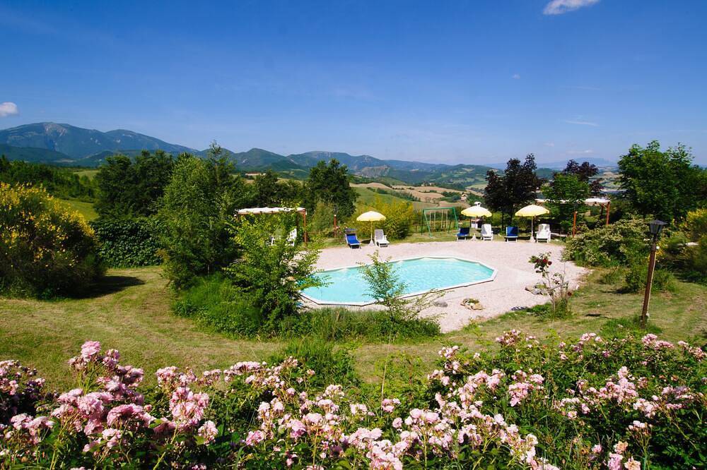 Geheel appartement, Robin appartement in de Vierdaagse van de advertenties Maestade in Cagli, Valle del Metauro