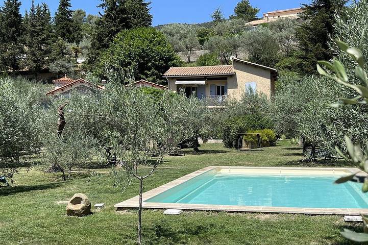 Appartement de vacances pour 2 personnes, avec terrasse ainsi que jardin et piscine