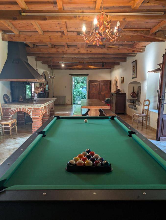 Location de vacances pour 12 personnes, avec jardin ainsi que piscine et vue à Monoblet