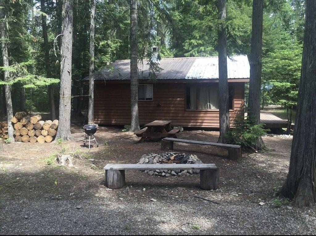Escape to Priest Lake! Cabin in the woods! Air Conditioning and Wifi!! in Kaniksu Nationalwald