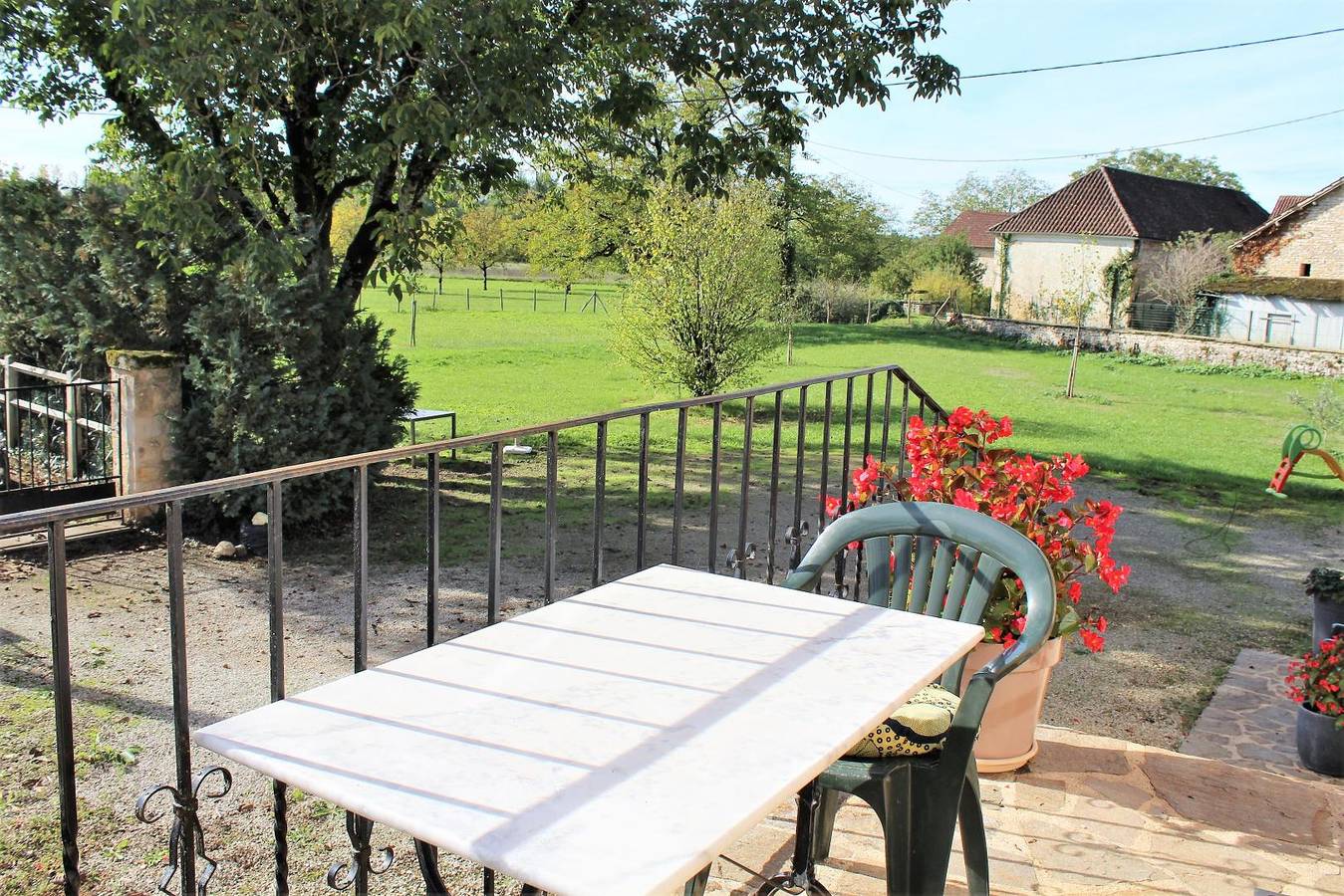 Gîte pour 5 Personnes dans Coulaures, Périgord Blanc