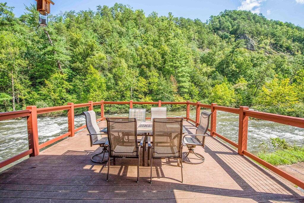 Riverfront Premium Cabin, 3 bed 3.5 bath, On the River, Sleep 10 in Monroe County (TN)