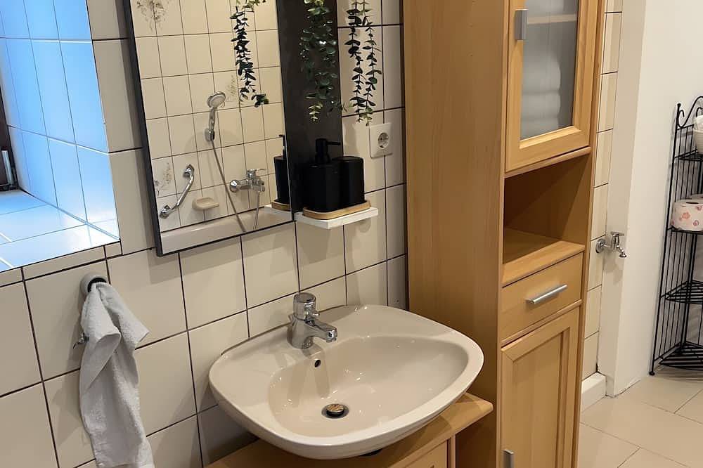 Ganze Wohnung, Ferienwohnung Aloia mit privater Terrasse, Gemeinschaftsgarten und Wlan in Gammertingen, Region Bodensee-Oberschwaben