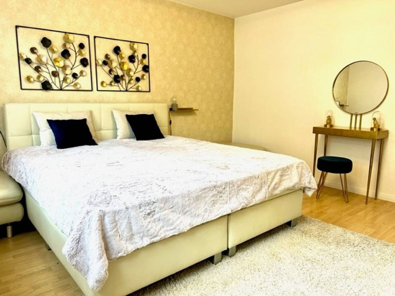 Ganze Ferienwohnung, City Appartements Arnstadt - Zim Ii, City Appartement , 71m², 2 Schlafr.,1 Wohnr., Küche, Bad mit Dusche+Wc in Arnstadt, Thüringer Kernland
