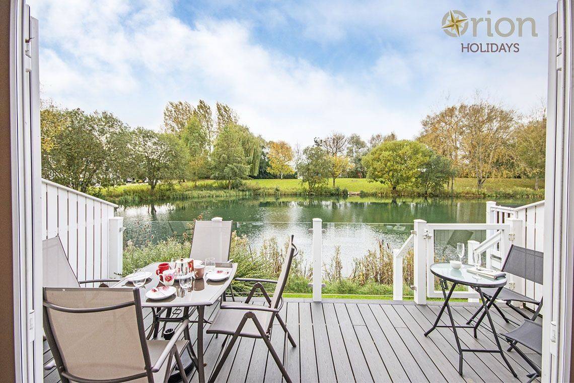 Isis Lakes 79, Reflections in Gloucestershire