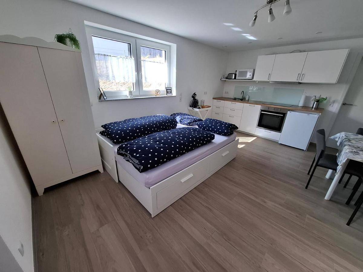 Ganze Wohnung, Wyhler Kunterbunt Nähe Europa Park Frankreich und Freiburg in Wyhl am Kaiserstuhl, Kaiserstuhl