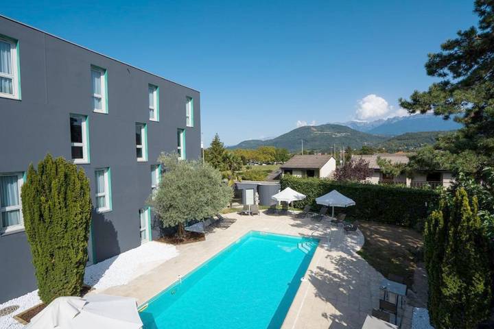 Hôtel pour 2 personnes, avec piscine ainsi que jardin et jacuzzi à Échirolles - 2