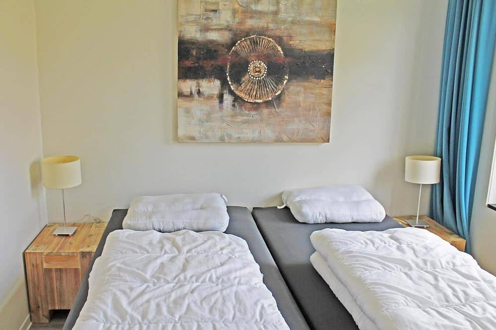 With its 4 bedrooms, this property can accommodate 8 people. in Breskens, Zeeuwse Kust
