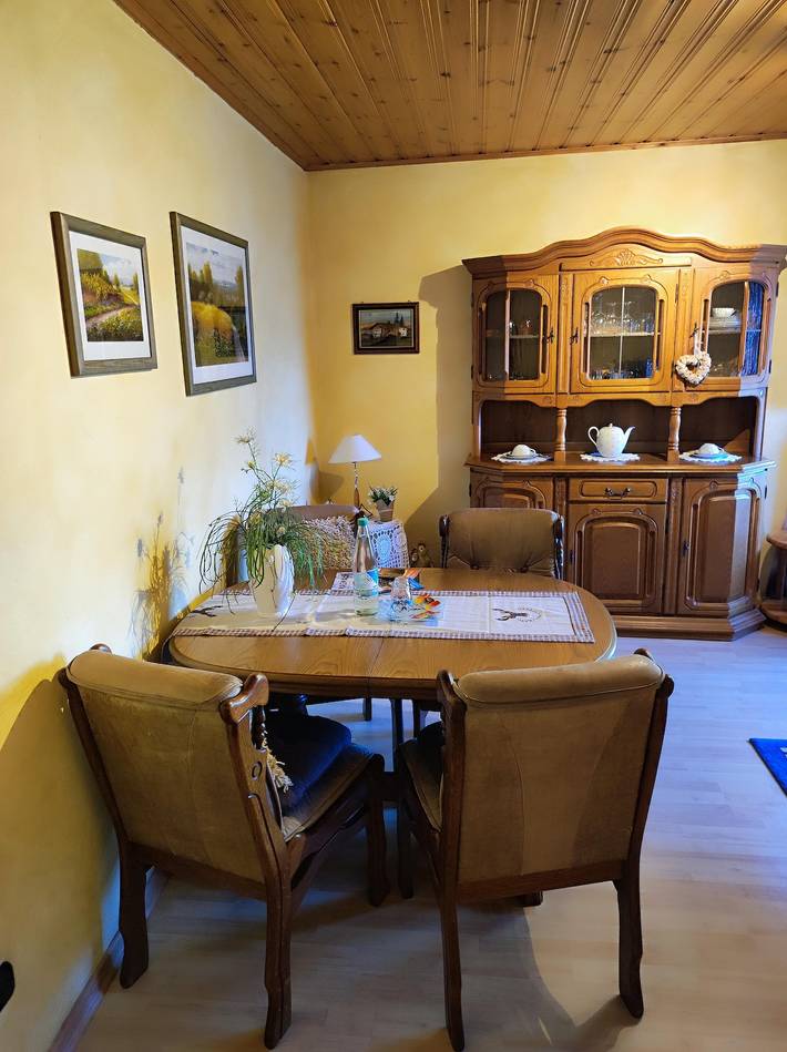 Ganze Ferienwohnung, 4-Bett-Ferienwohnung Waldblick in Langenfeld, Osteifel