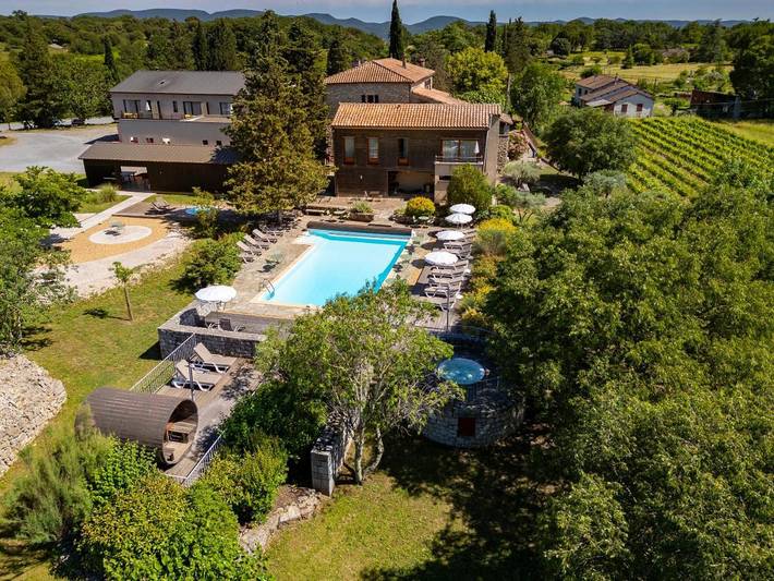 Hôtel pour 2 personnes, avec Terrasse et Jacuzzi ainsi que Jardin et Piscine à Chandolas