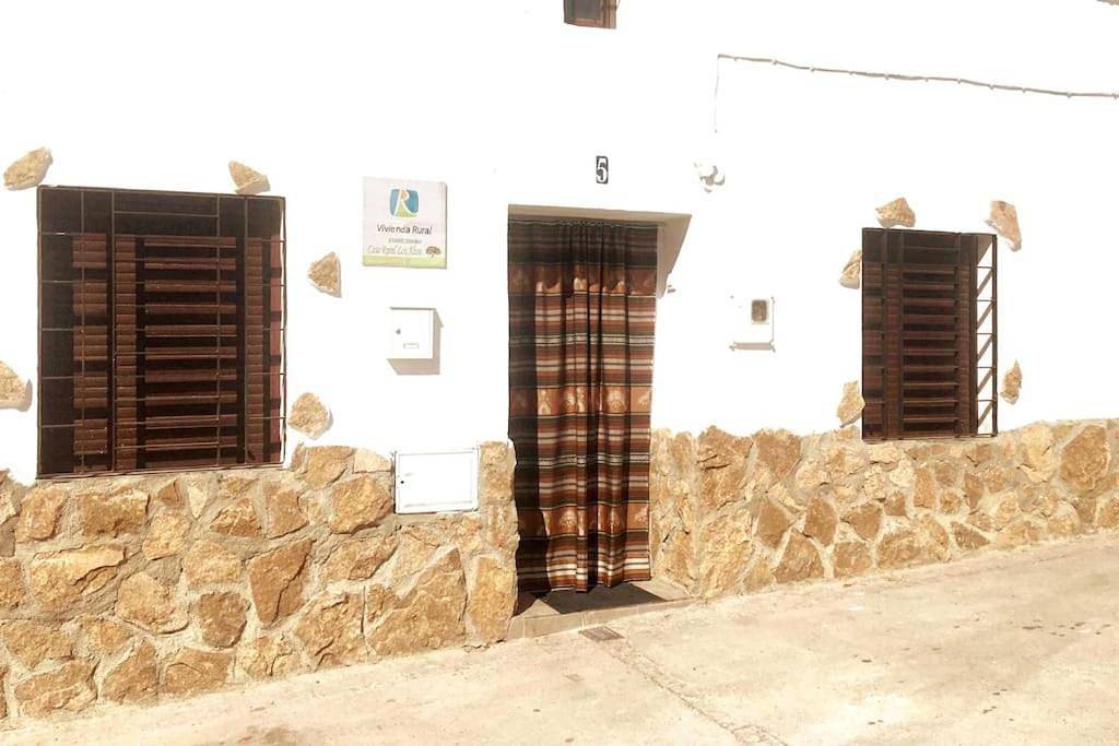 Three-Bedroom House in Ojuelos Bajos, Fuente Obejuna