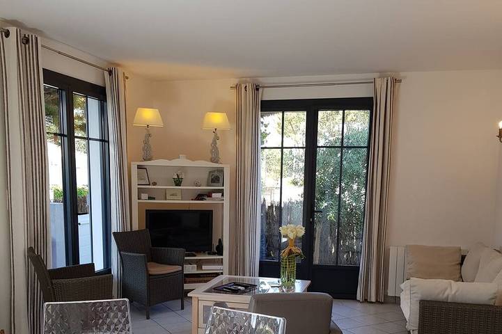 Location de vacances pour 5 personnes, avec terrasse et jardin, animaux acceptés dans Plage de La Parée