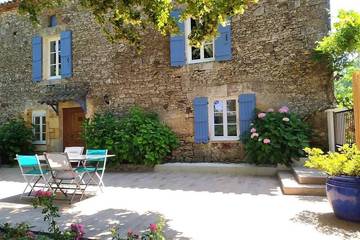 Location de vacances pour 6 personnes, avec piscine et jardin, animaux acceptés à Soturac