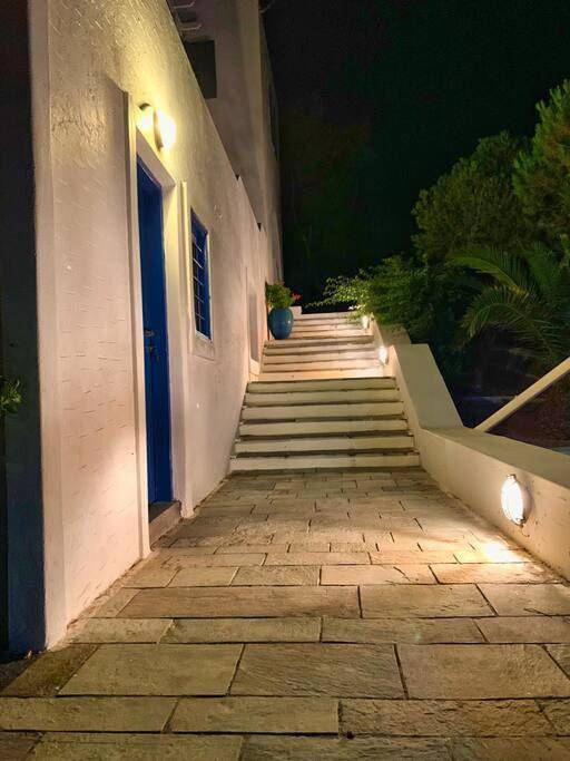 Gîte pour 4 personnes, avec terrasse et vue ainsi que jardin et piscine, animaux acceptés dans Κανάλα - 4