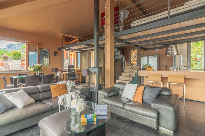 Vakantiehuis voor 4 personen, met Terras en Uitzicht op het meer in Gemeente Varenna