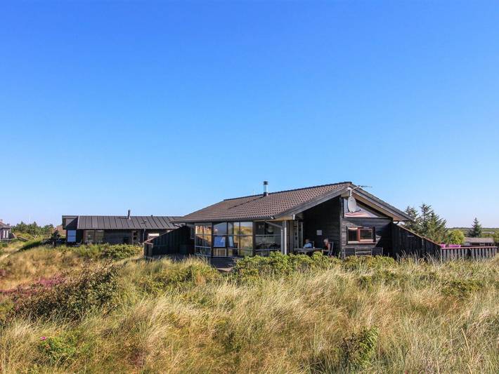 Ferienhaus für 4 Personen, mit Whirlpool und Terrasse sowie Sauna in Lakolk