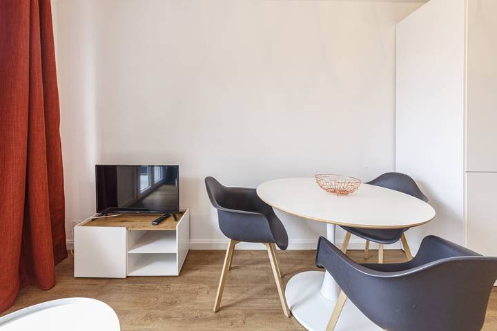 Gîte pour 4 personnes, avec Balcon à Laval - 3