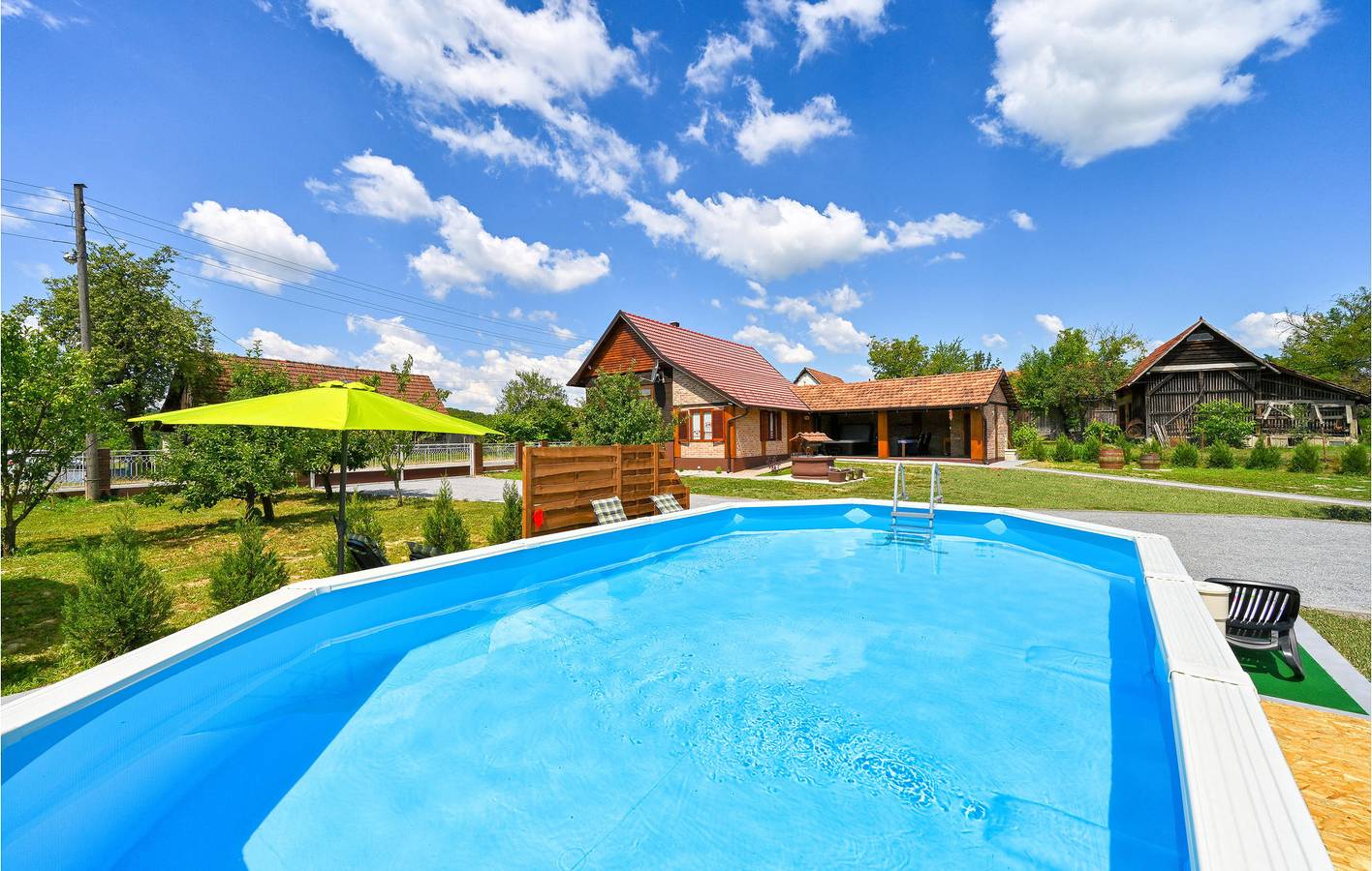 Reizende 2-Zimmer-Wohnung mit Pool, Terrasse und Zugang zum See in Bjelovar-Bilogora