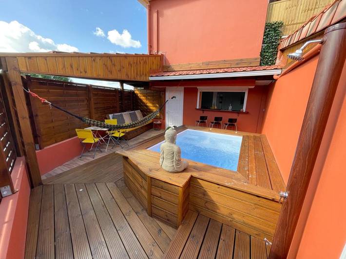 Appartement de vacances pour 3 personnes, avec balcon ainsi que piscine et jacuzzi