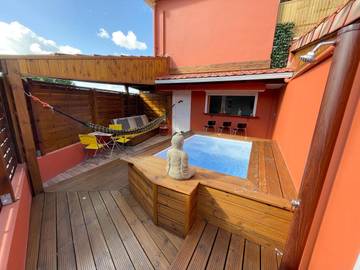 Gîte pour 3 personnes, avec piscine ainsi que jacuzzi et balcon à Rivière-Salée