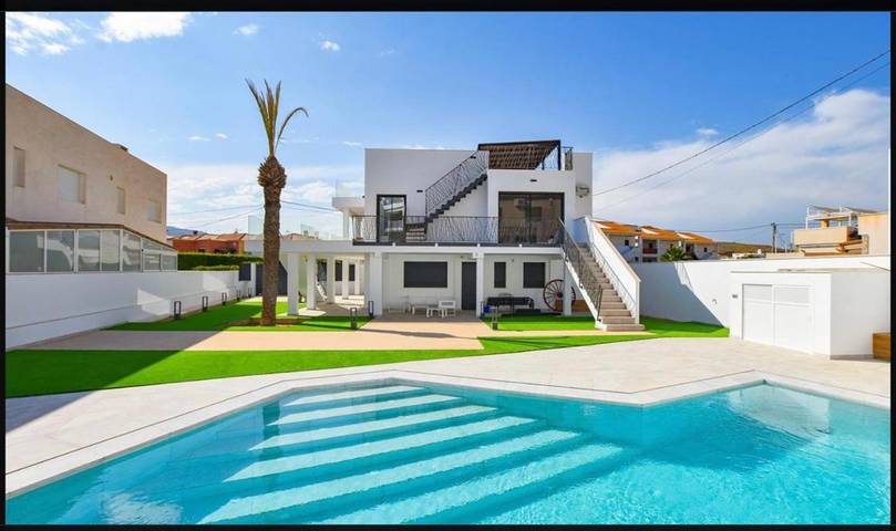 Apartamento para 6 personas, con piscina además de jardín y vistas en San Juan de los Terreros