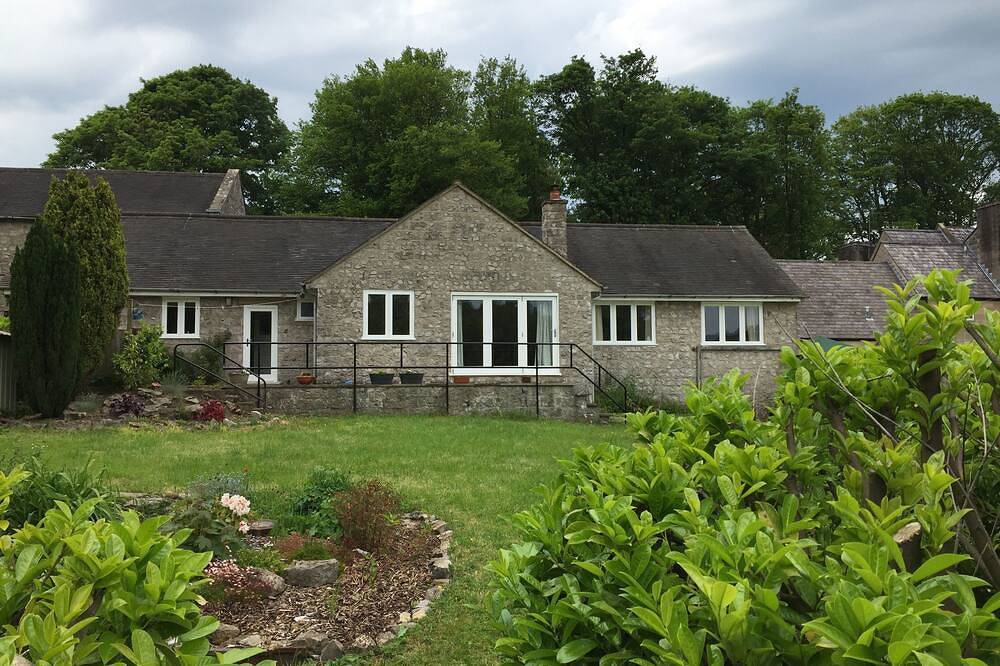 Self Catering Holiday Bungalow in Ilam near Dovedale in Staffordshire