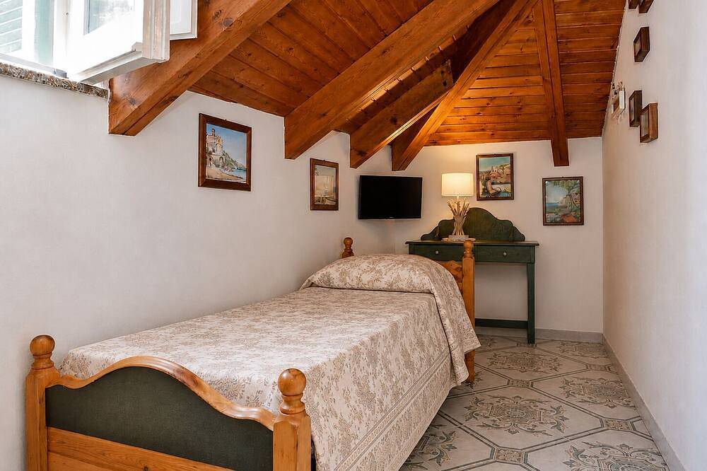 Cozy Attic in the Heart of the Pearl of the Amalfi Coast in Minori, Sorrento Coast