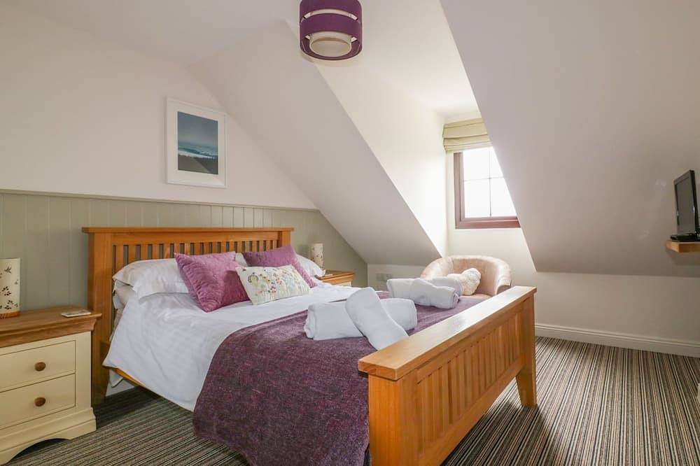 The Beach Hut, pet friendly, country holiday cottage in Crantock in Crantock, Cornwall
