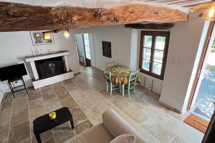 Pretty country house, shaded terrace, river nearby in Entrecasteaux, Región Brignoles