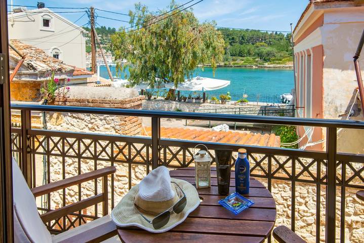 Ganze Wohnung, Nina: Gaios Waterfront Apartment in Gaios, Paxos