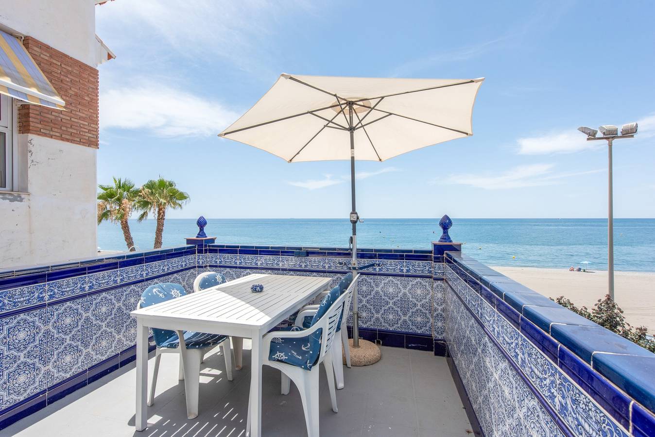 Holiday Home 'Casita Beach - 060' with Sea View, Wi-Fi and Air Conditioning in Playa las Palmeras, Vélez-Málaga