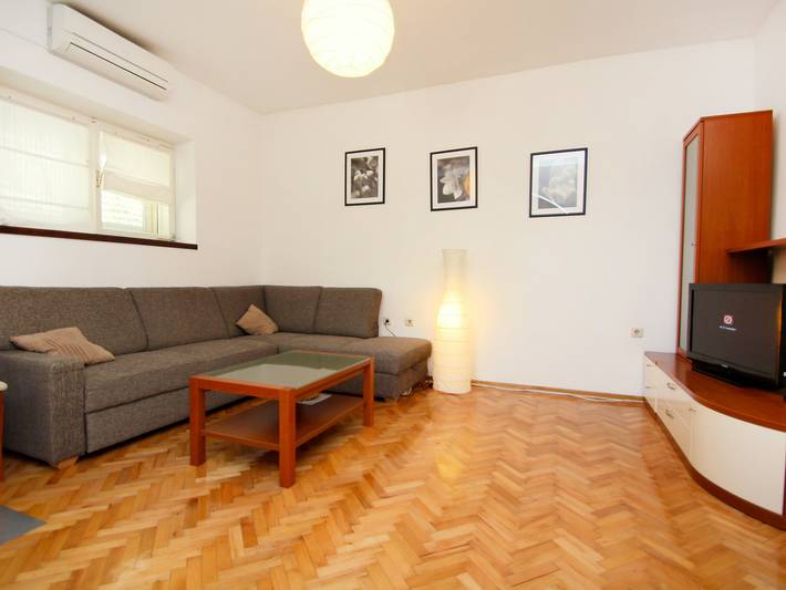 Ferienwohnung für 5 Personen, mit Terrasse und Garten in Grad Šibenik - 2