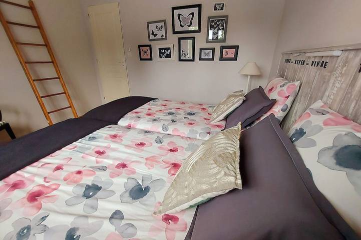 Suite familiale avec 2 chambres, petit-déjeuner inclus, salon privatif, proche Laval et Château-Gontier in Fromentières, Mayenne