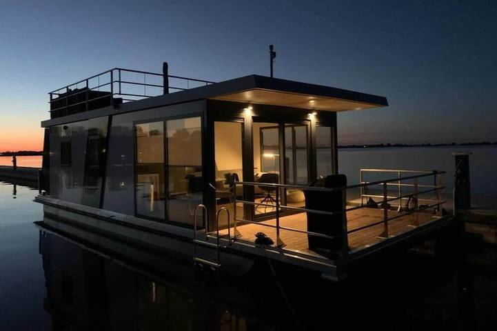 Hausboot für 4 Personen, mit Terrasse in Friesland