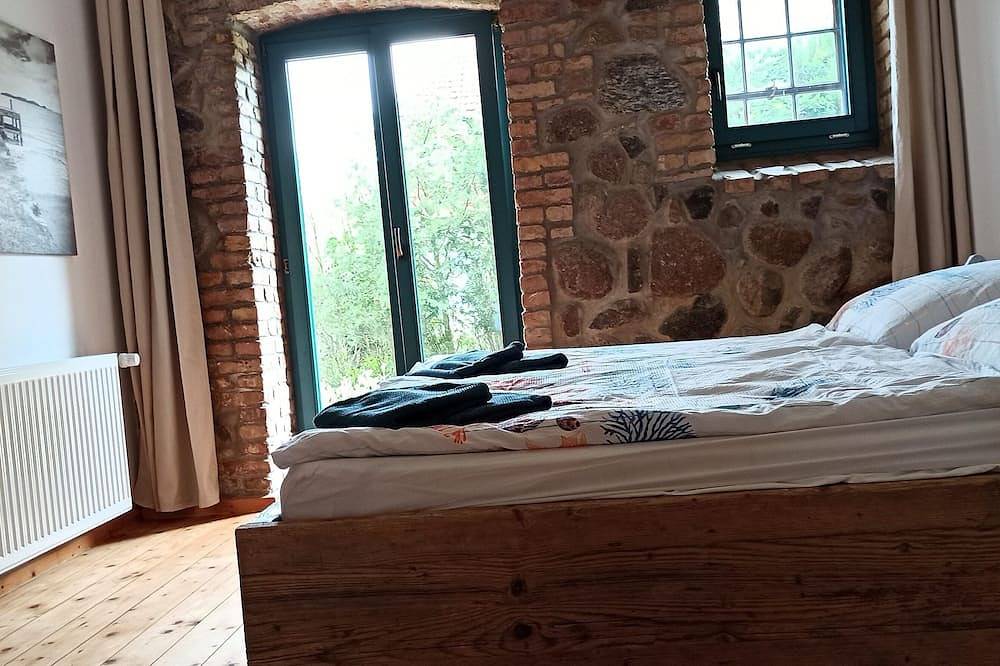 Ganze Wohnung, Familientreffen in der Feldsteinscheune in Sietow-Dorf, Sietow