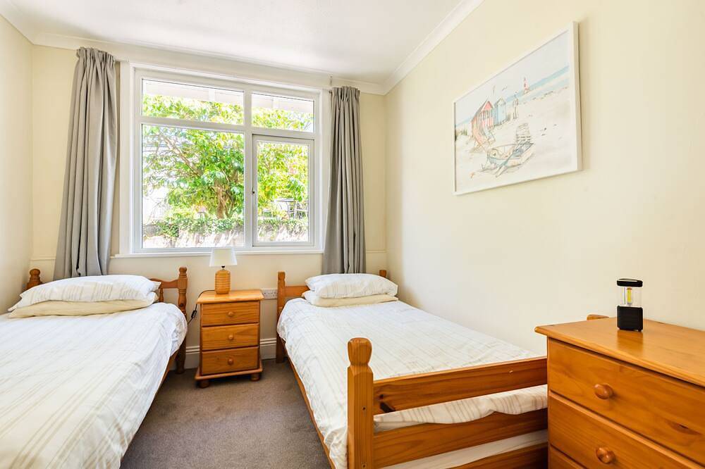 Ocean retreat, close to Praa Sands beach in Praa Sands, Cornwall