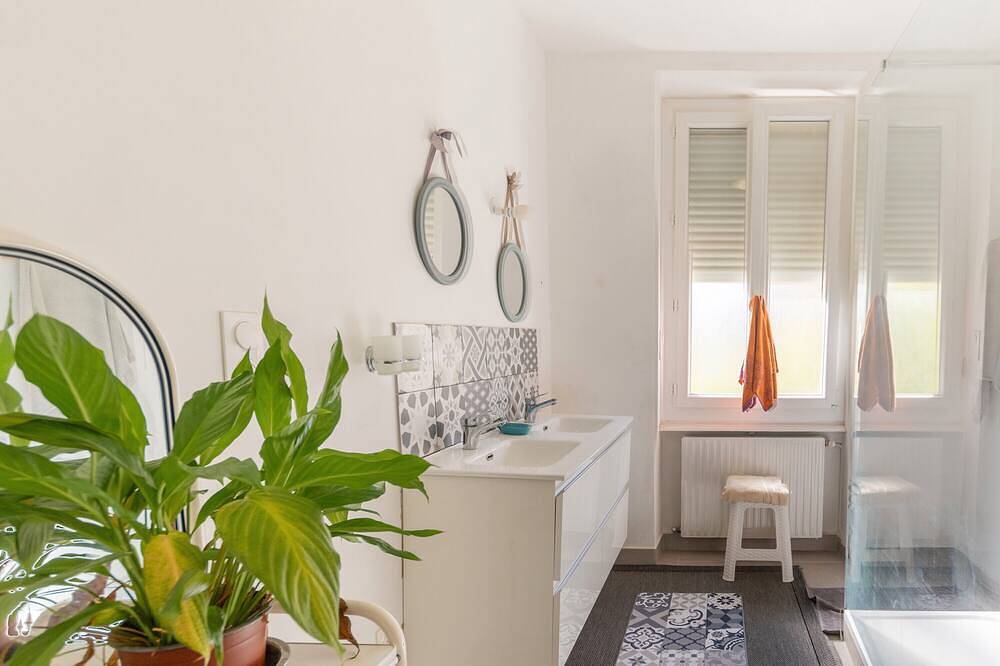 Apartment 'Bleue' mit gemeinsamer Terrasse, gemeinsamem Garten und Wlan in Le Teil, Privas