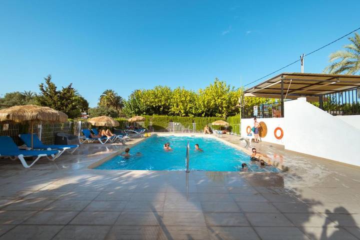 Tente pour 4 personnes, avec jardin et piscine ainsi que bassin pour enfant et terrasse à Benidorm - 3