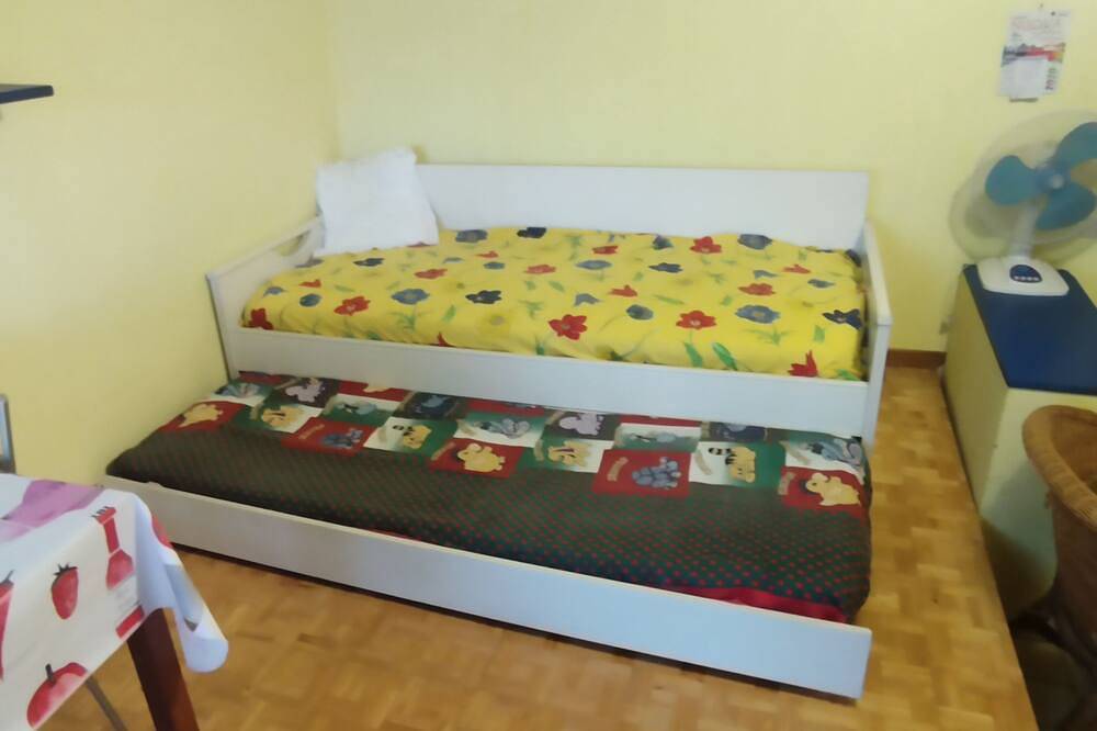 Schöne Wohnung im touristischen Dorf \"Rio Claro 1\" in Fondi, Pontinische Ebene