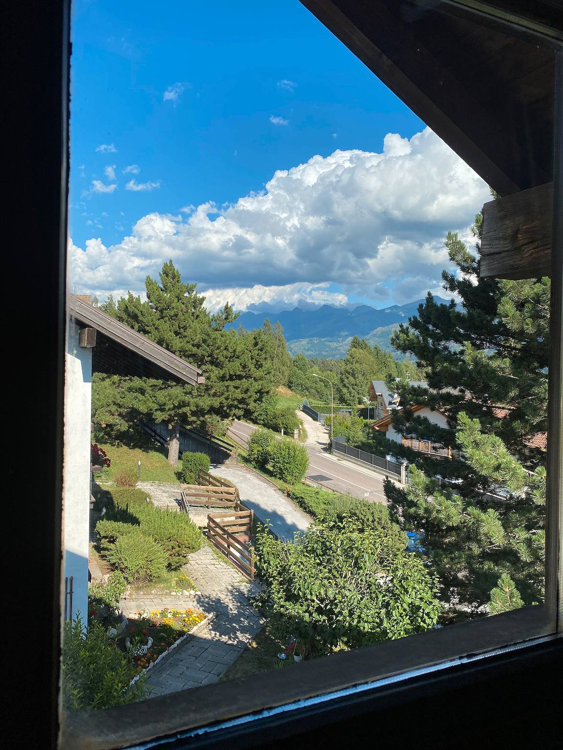 Apartamento entero, Apartamento 'Casa Serena' con vistas a la montaña, balcón y Wi-Fi in Cavalese, Dolomitas de Fiemme
